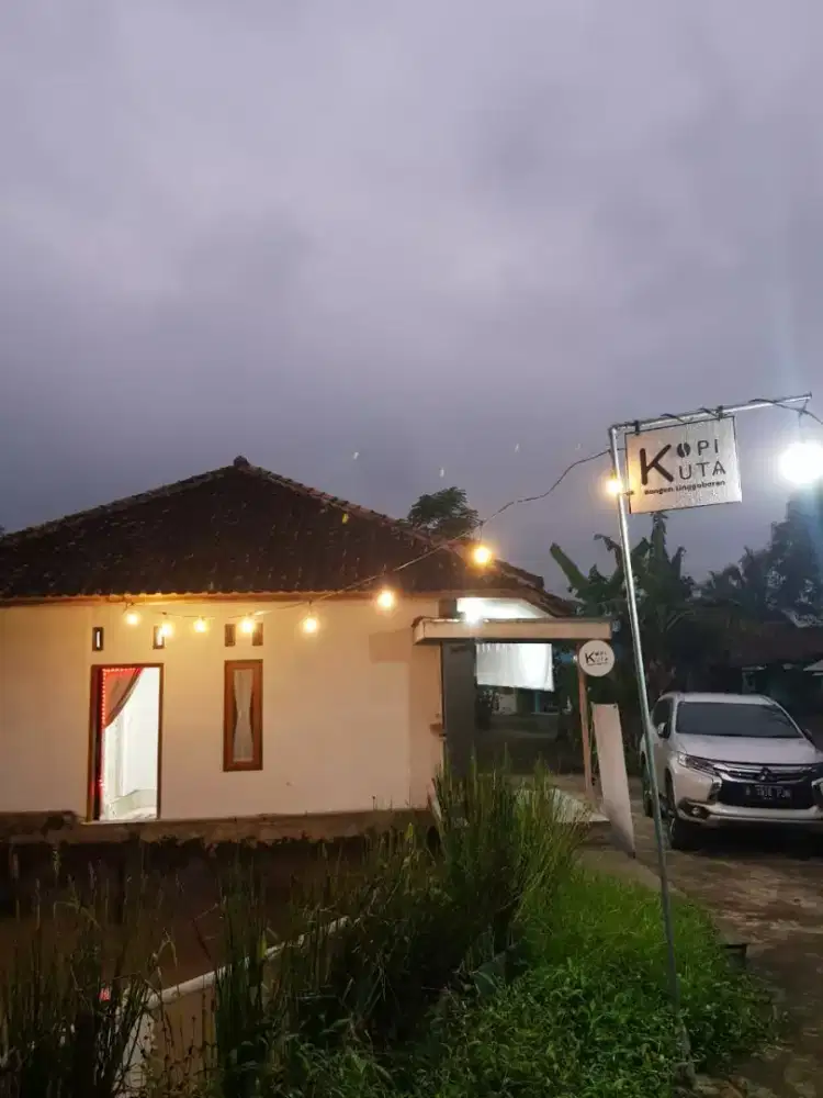 Rumah sejuk pinggir jalan raya sumedang subang jakarta.