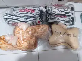Bantalan kepala jok mobil semua nya