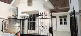 Rumah disewakan medang