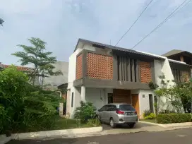 Disewakan rumah modern industrial dan asri di jatiwaringin