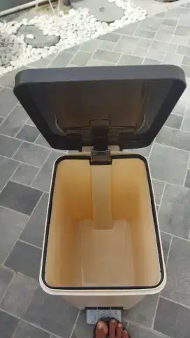 Bak Sampah Hommy Baru