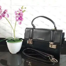 Tas Elizabeth Hitam Ada Tali Panjangnya sudah di laundry...