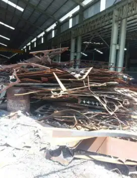 Di cari barang bekas/besi tua