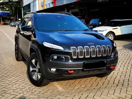 JEEP CHEROKEE TRAIL HAWK 4X4 2015 ODO 18RB HITAM PANORAMIC