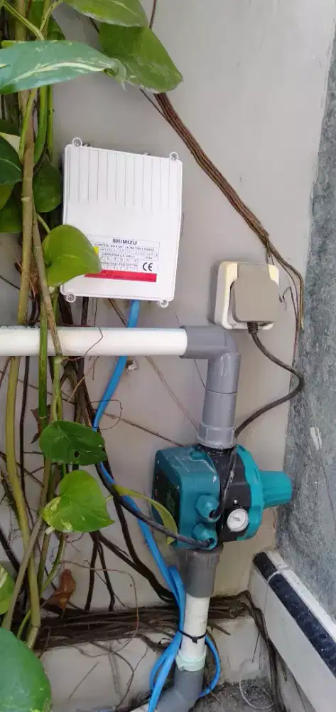 Teknisi panggilan perbaikan segala jenis listrik dan masalah air