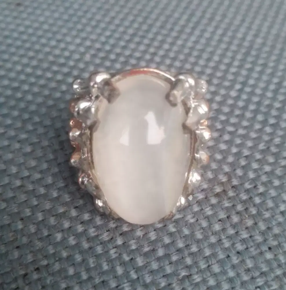 Batu cincin pandan putih,ukuran ring besar.