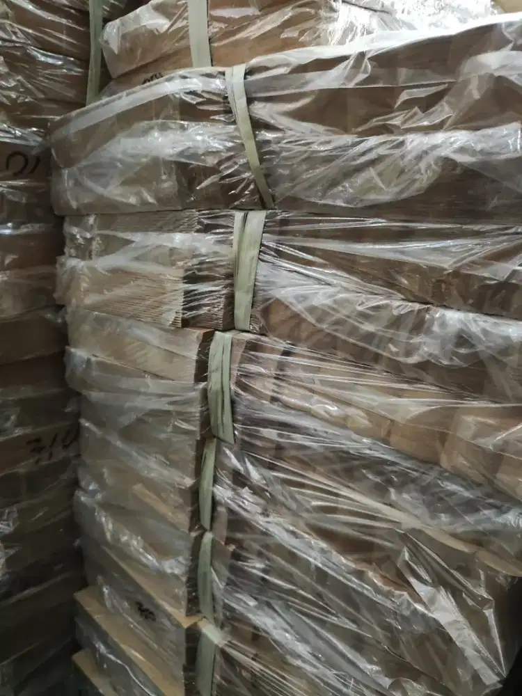 Karyawan Toko Plastik