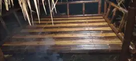 Saung Lincak Bambu Nyentrik Primitif