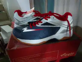 Sepatu Eagle size 38 Biru Tua Merah