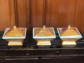 Tempat makanan serbaguna