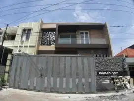 DIJUAL RUMAH BARU MANYAR 2 LANTAI STRATEGIS