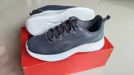 Sepatu diadora original