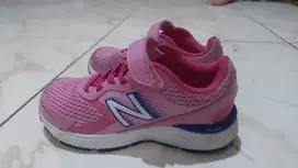 Sepatu Anak New Balance Bekas