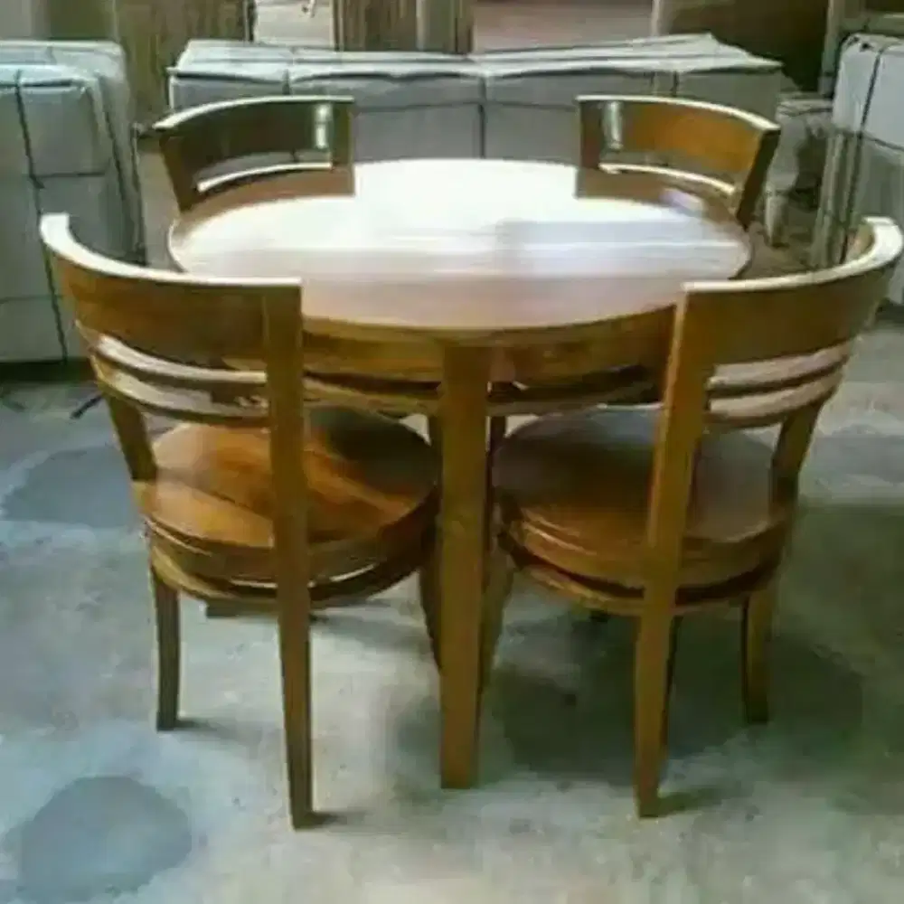 Meja Makan Minimalis Bulat 4 Kursi