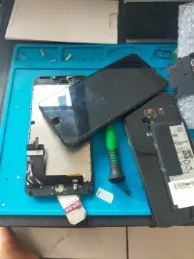 Ganti lcd dan baterai hp panggilan