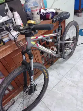 (JUAL CEPAT) DIJUAL SEPEDA MTB POLYGON RAYZ