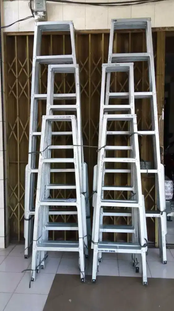 Tangga lipat dari bahan premium baja ringan (merk taso)