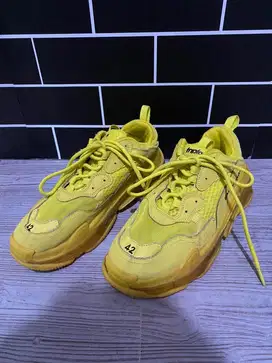 Sneaker balenciaga triple s yellow size 42