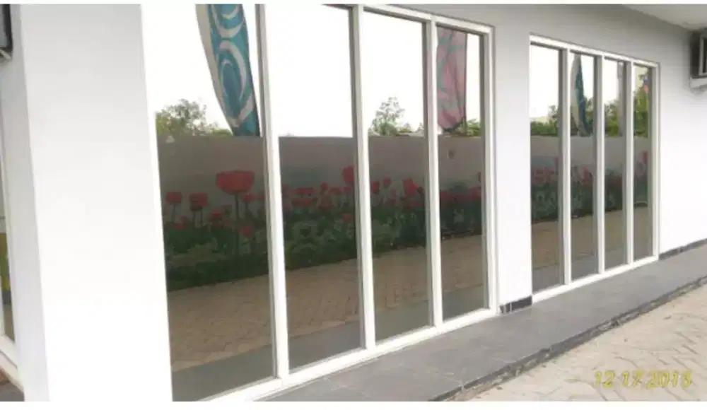 Pasang Sticker kaca Film Rumah Kantor