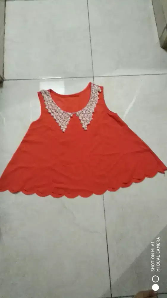 Baju atasan tanpa lengan, lingkar dada 84cm