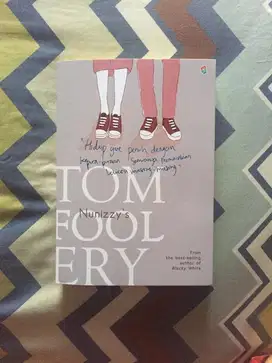 Novel tomfoolery - nunizzy original like new