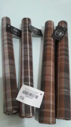 Tatakan piring / table mat