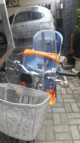 Goncengan anak sepan sepeda dan tebeng angin