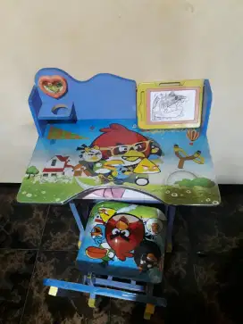 Meja belajar anak