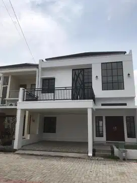 Disewakan Rumah Baru 2 Lantai Di Cluster Area Solo Baru