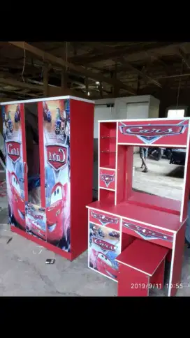 Lemari pakaian 3pintu dan meja rias,bangku cocok buat serahan premium