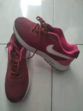 Sepatu kets wanita size 31-35 merek nike