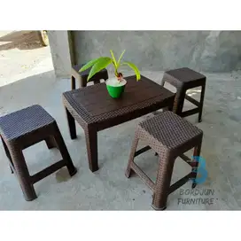 Meja dan Kursi Santai Olymplast