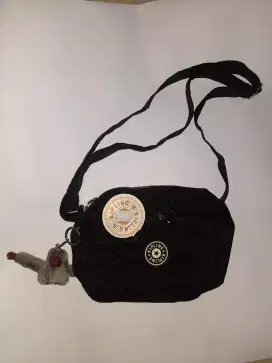 Tas selempang cute black kipling