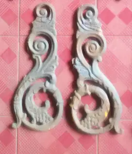 Ornamen besi cor ikan