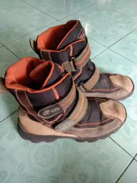 Rohde sepatu size 41 jarang pake nego