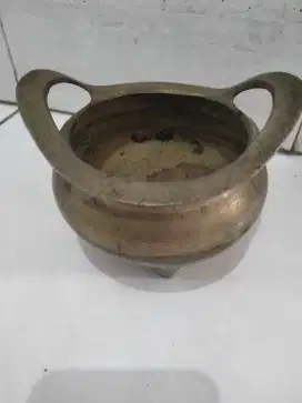 Tempat dupa antik kuno langka
