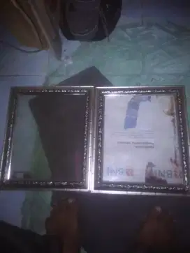 Di jual 2 bh bingkai foto ukuran sedang