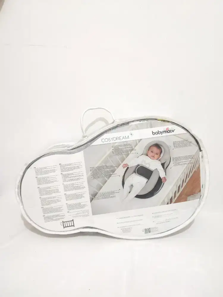 Tempat tidur bayi