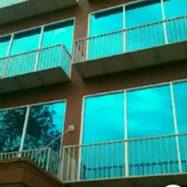 Jasa pemasangan stiker kaca/Kaca film Gedung