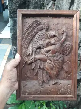 Antik vintage relief ukir kayu tema rahwana bertarung dengan jatayu