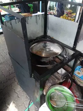 Wajan baja besar tebal + kaki penyangga bulat