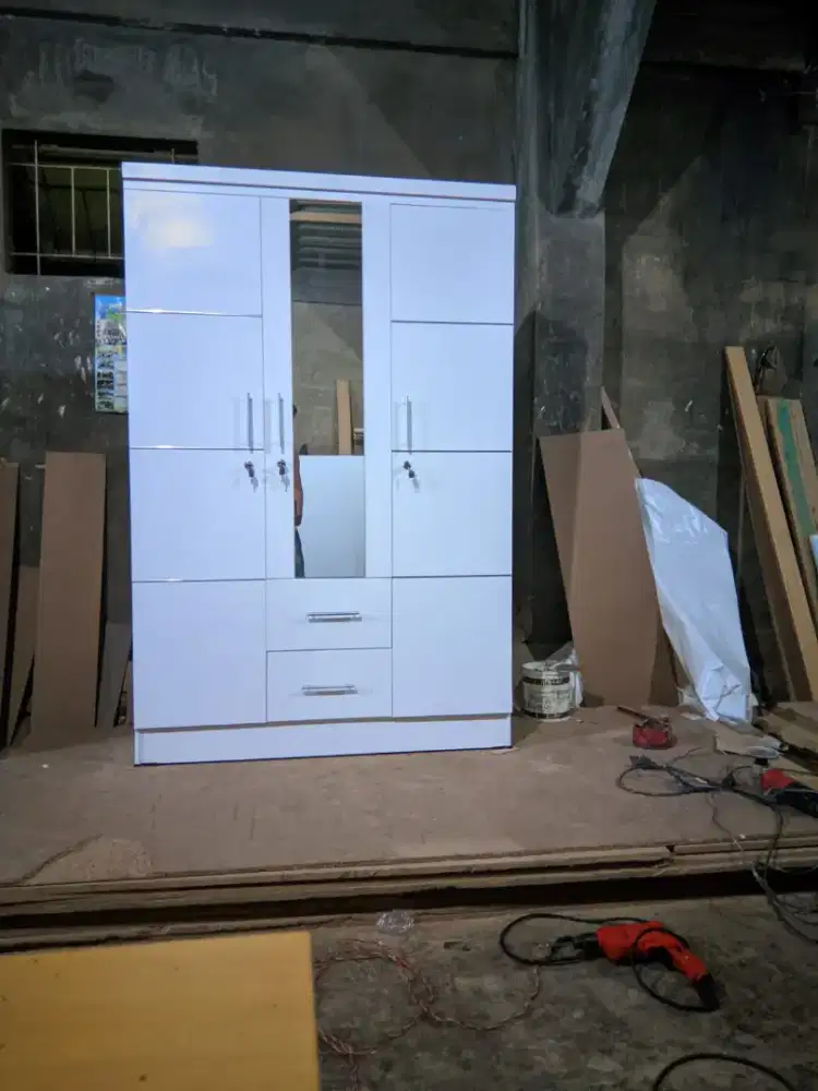 Lemari 3 pintu model baru