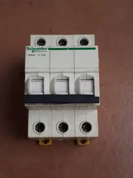 Schneider Acti9 IK60A 3P C16A Ue 400V MCB (A-611)