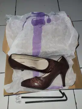 Sepatu hils merk ifa