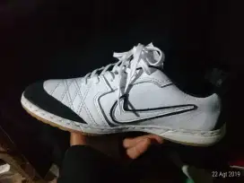 sepatu bola dan futsal