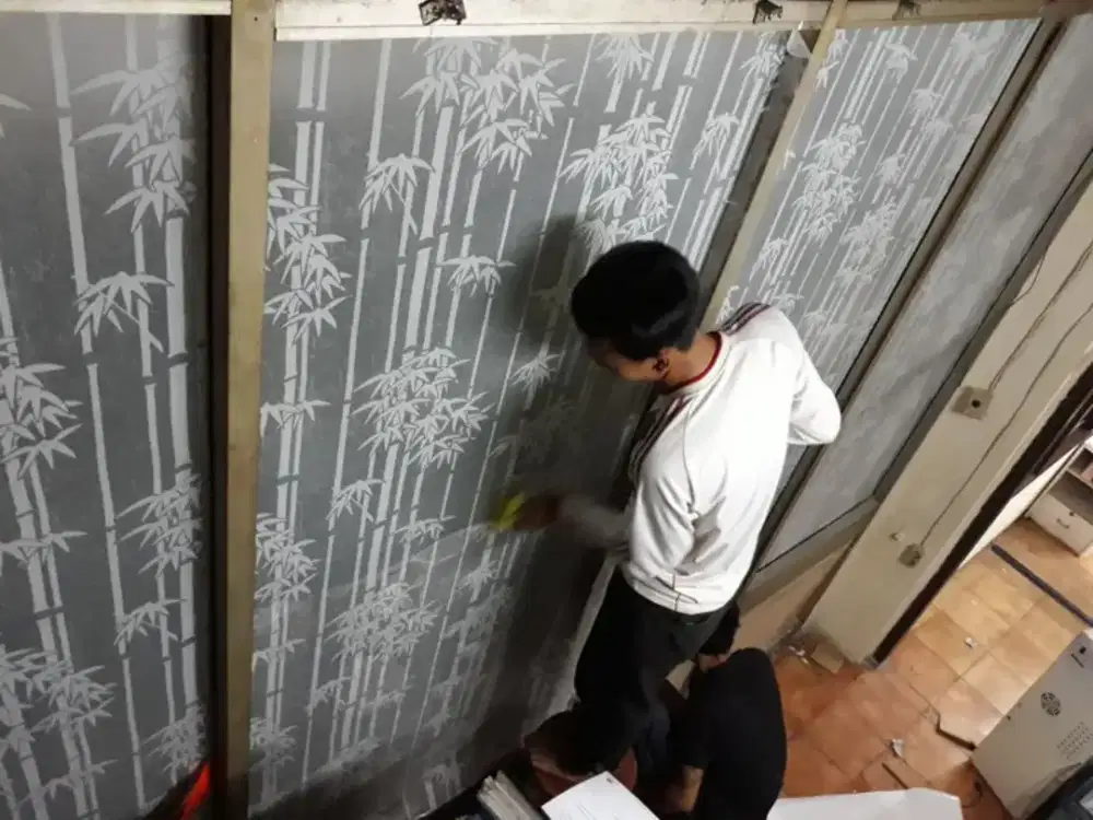 Sticker sunblast dan kaca film gedung