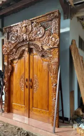 Pintu gebyok ukir