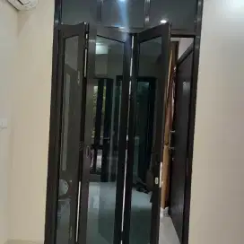 Pintu lipat 3 daun kaca riben