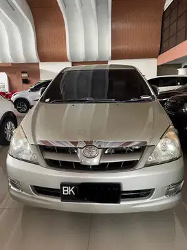 Innova 2.0 V A/T 2006