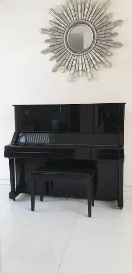 piano yamaha UX like new  . buid up japan